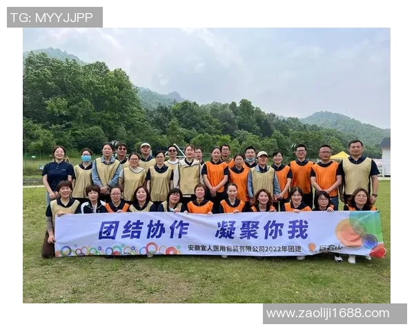 重庆足球队大满贯点评团队协作表现分析与展望